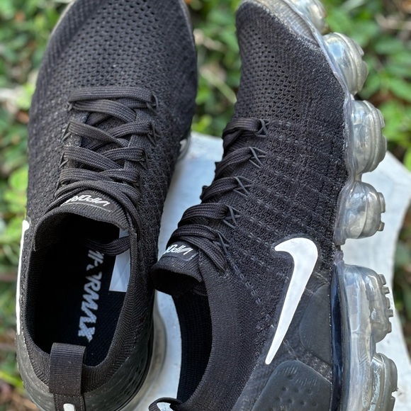 Wmns Air VaporMax Flyknit 2 ‘Black White’ 942843-001 sze 7.5 - Picture 3 of 8